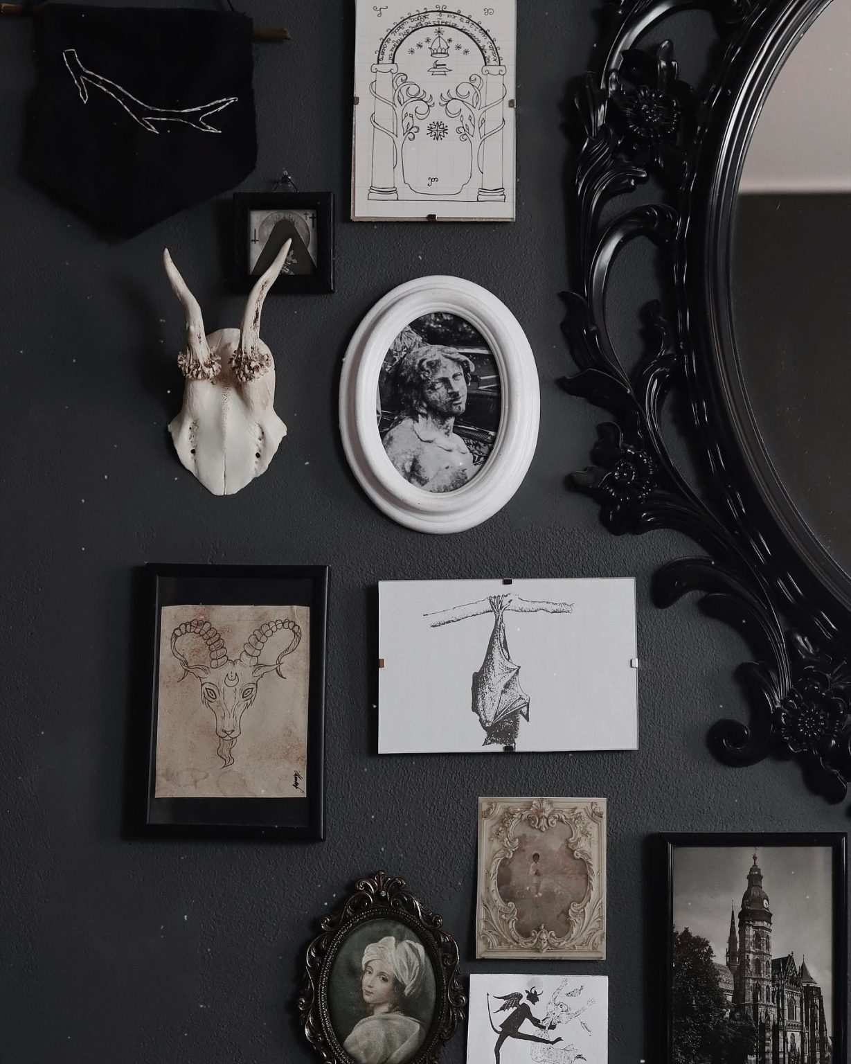 35 Gothic Decor Ideas to Transform Your Home into a Dark and Elegant ...