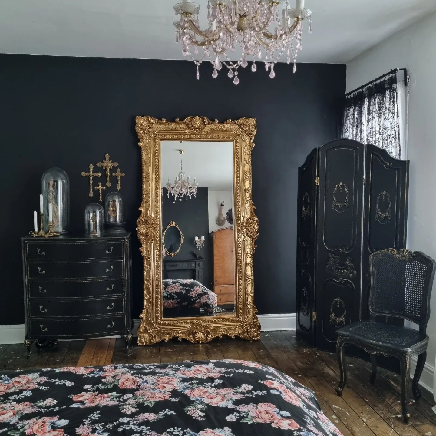 32 Gothic Bedroom Ideas: Transform Your Space with Dark Elegance and ...