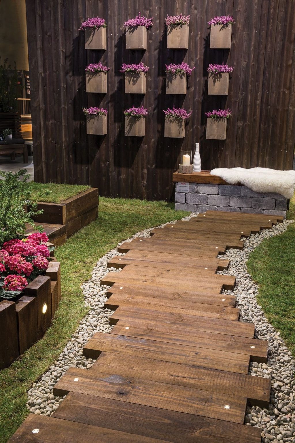 35 Fence Decorating Ideas to Transform Your Backyard into a Stunning ...