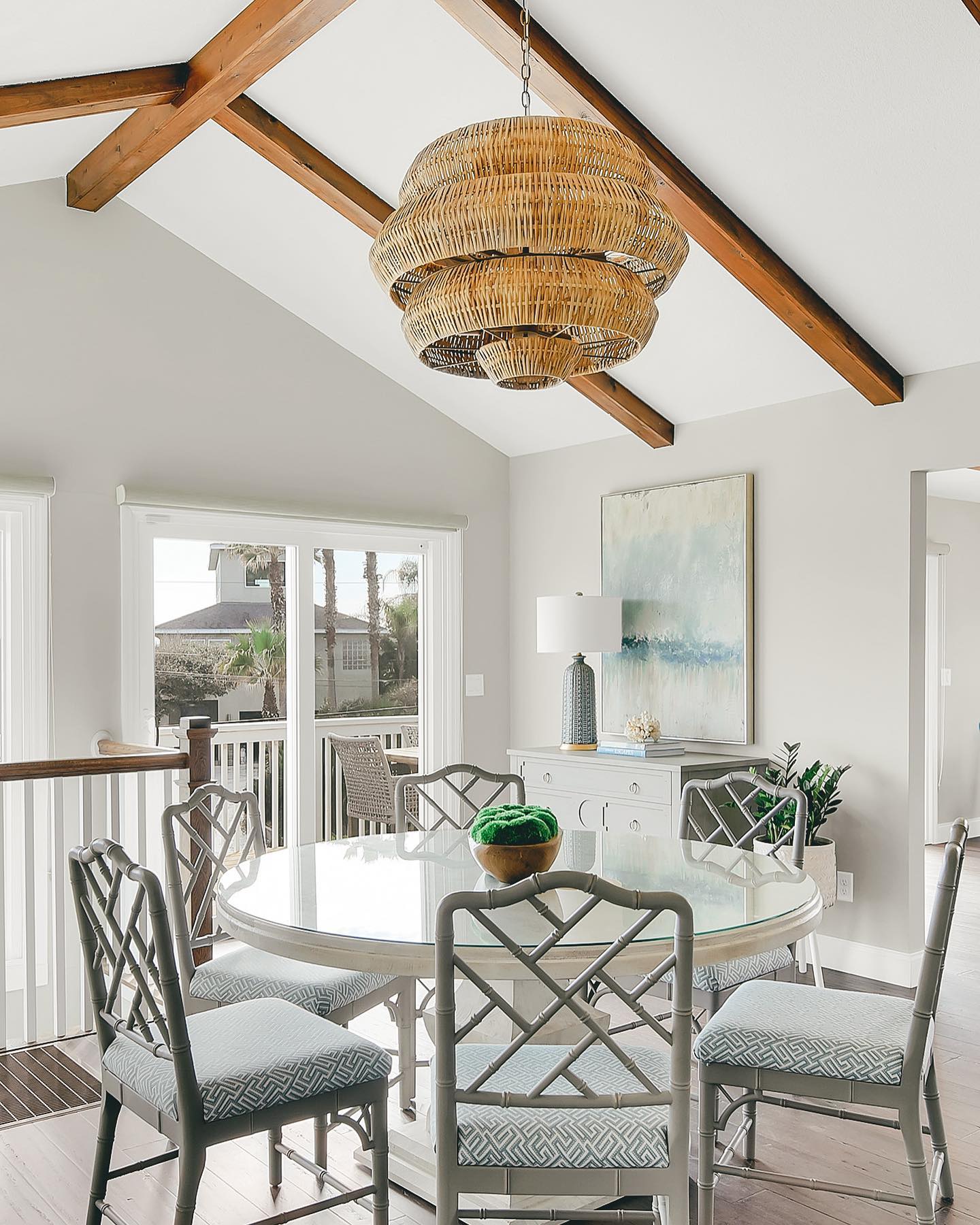 28 Stunning Coastal Dining Room Ideas for a Beach-Inspired Home ...