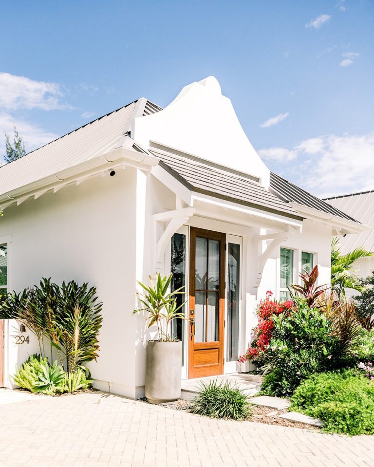 28 Coastal Cottage Exterior Designs to Inspire Your Dream Beachside ...