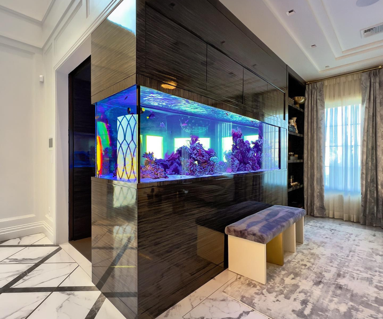 23 Fish Tank Ideas Living Room: Modern, Unique, and Aesthetic Designs ...