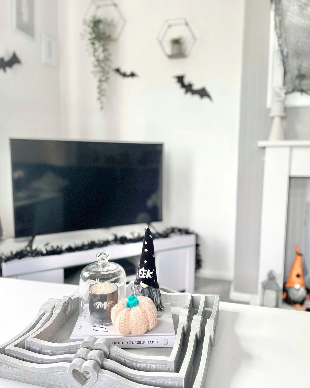 32 Halloween Living Room Decor Ideas for a Spooky and Cozy Home ...