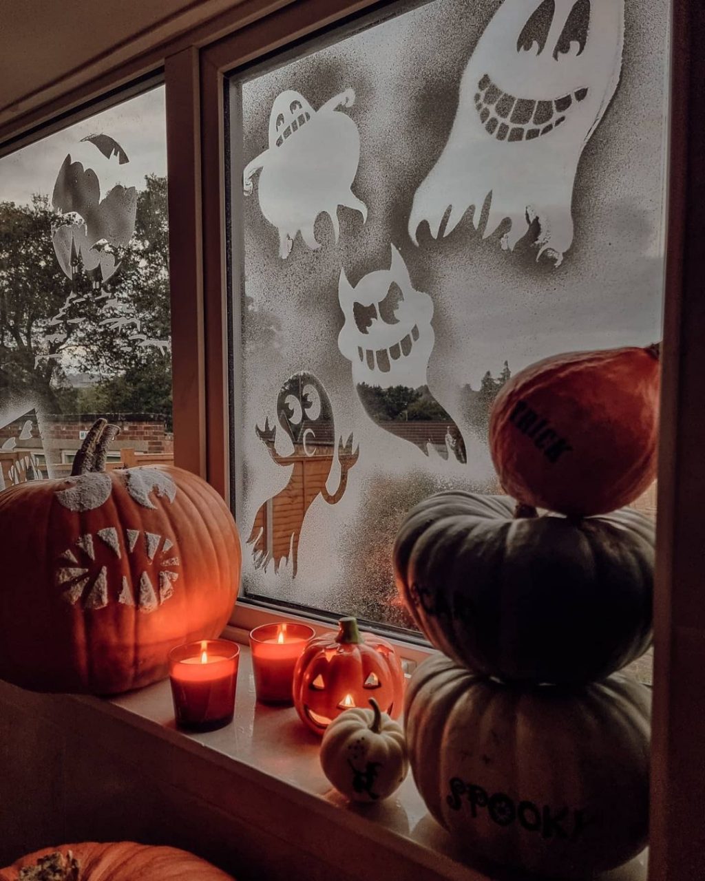 31 Halloween Window Decorations: Easy and Impactful Ideas for ...