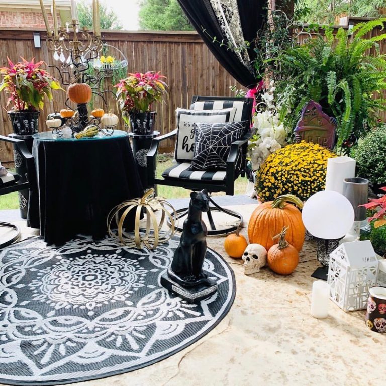 25 Halloween Patio Ideas to Transform Your Outdoor Space into a Spooky