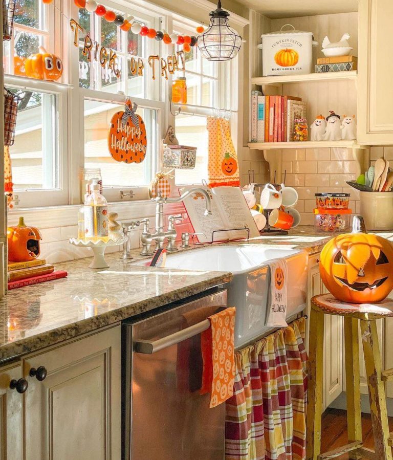 34 Halloween Kitchen Decor Ideas to Transform Your Space into a Spooky ...