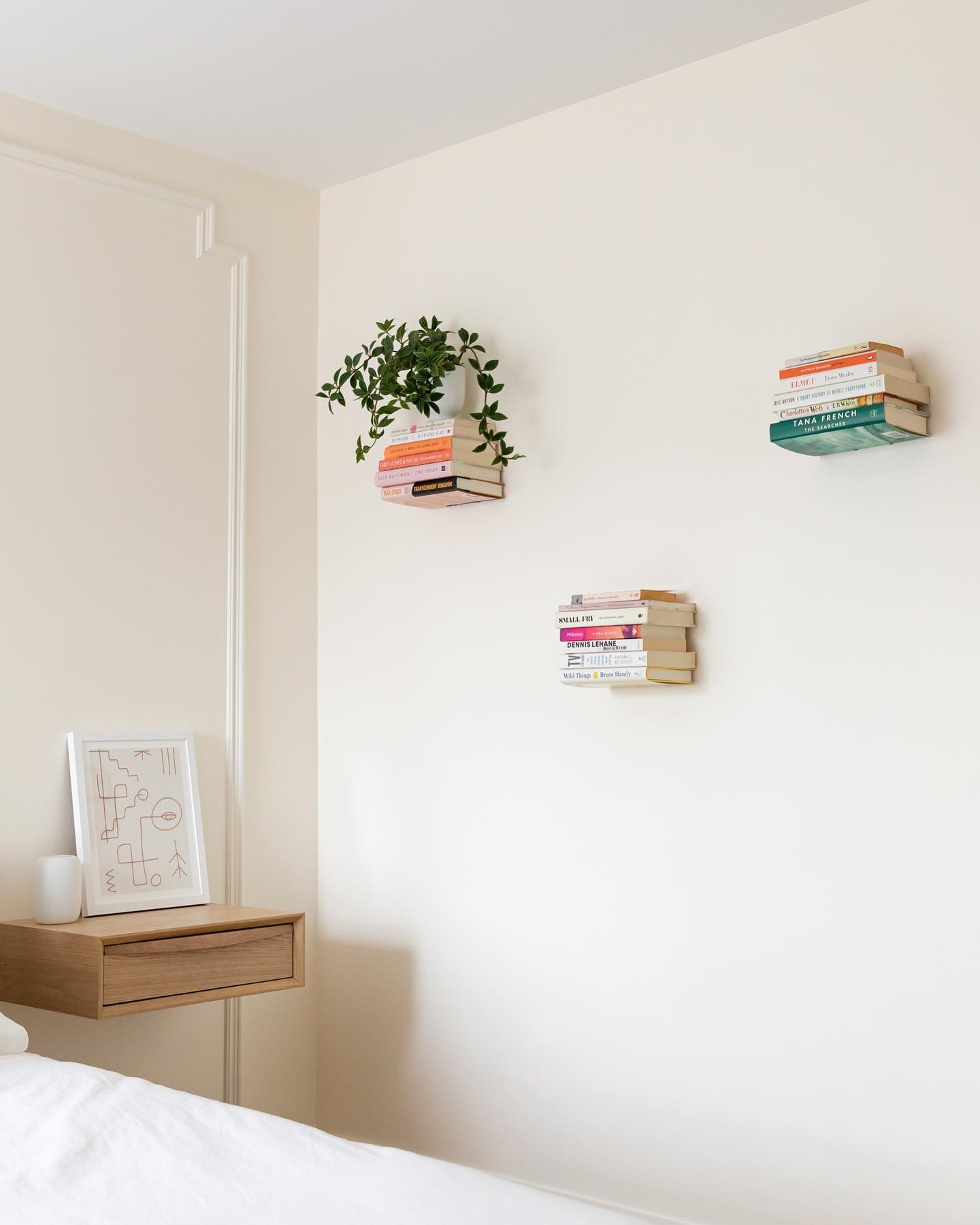 25 Wall Shelves Bedroom Ideas to Transform Your Space - placeideal.com
