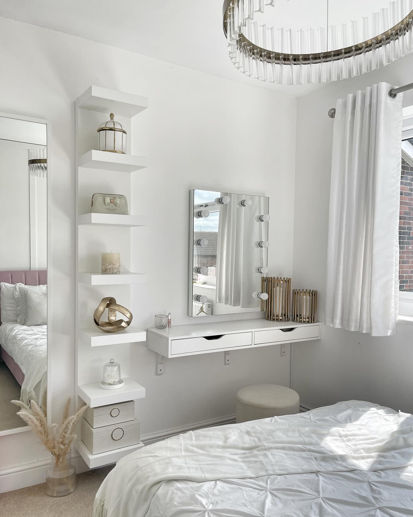 25 Wall Shelves Bedroom Ideas to Transform Your Space - placeideal.com