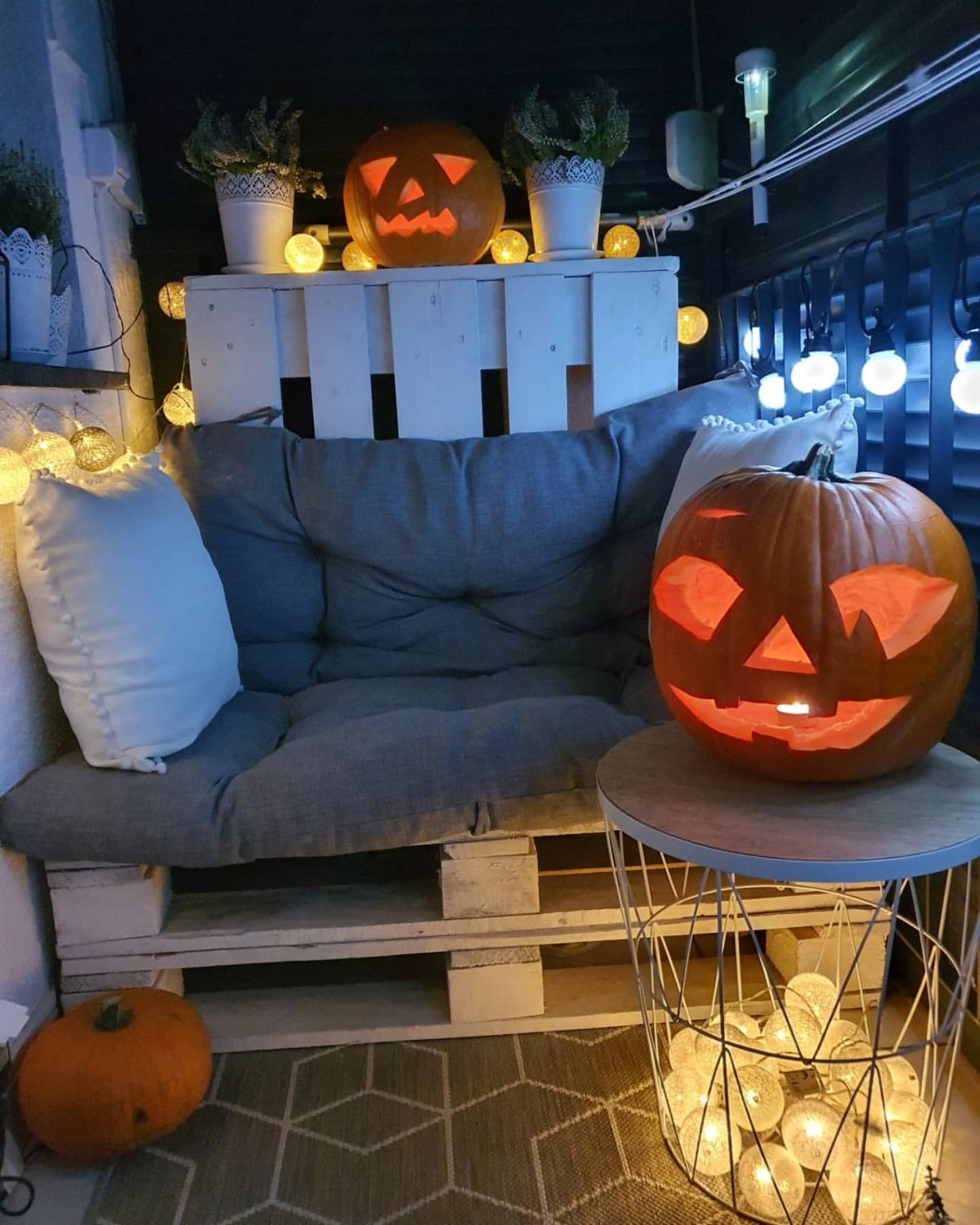 27 Halloween Decorations for Balcony: Transform Your Outdoor Space into