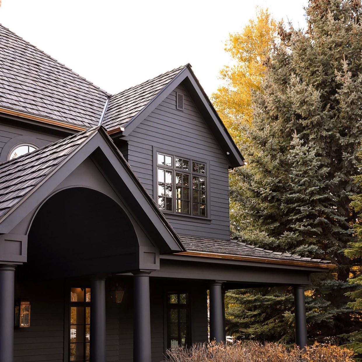 29 Stunning Black House Exterior Ideas: Modern Design, Wood Accents ...