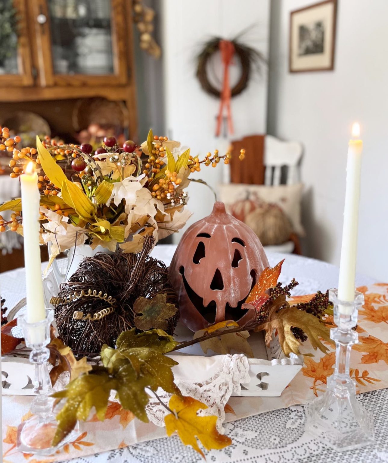 40 Halloween Table Decorations to Elevate Your Spooky Party with Classy ...