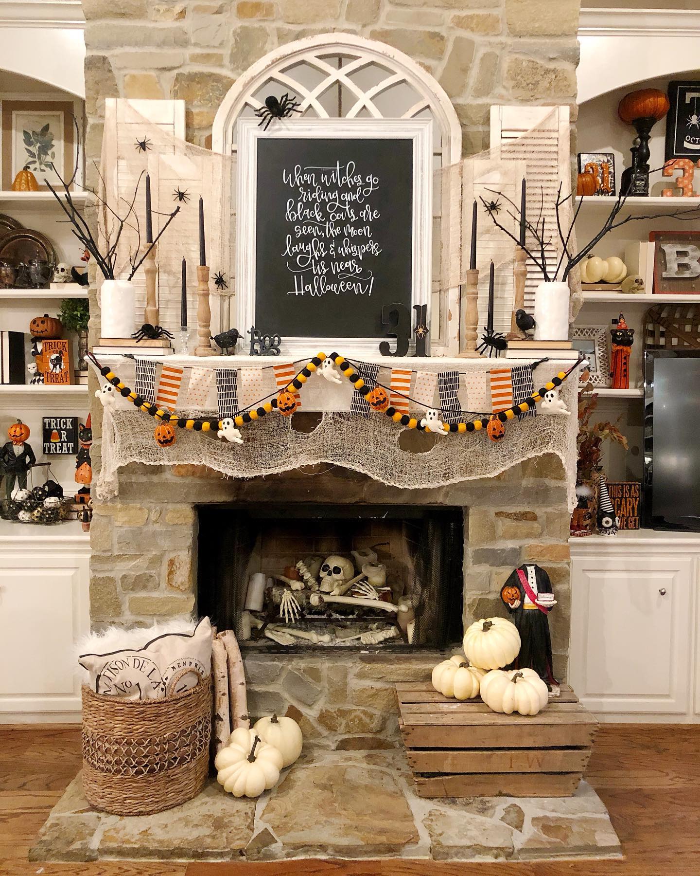 35 Halloween Mantle Decor Ideas for Spooky and Elegant Fireplaces ...