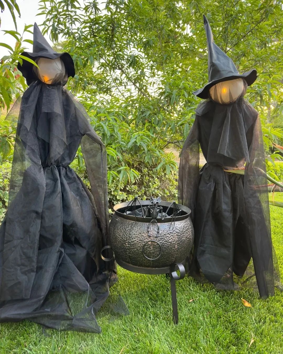 31 Front Yard Halloween Decorations: Easy, Cheap, and Kid-Friendly ...