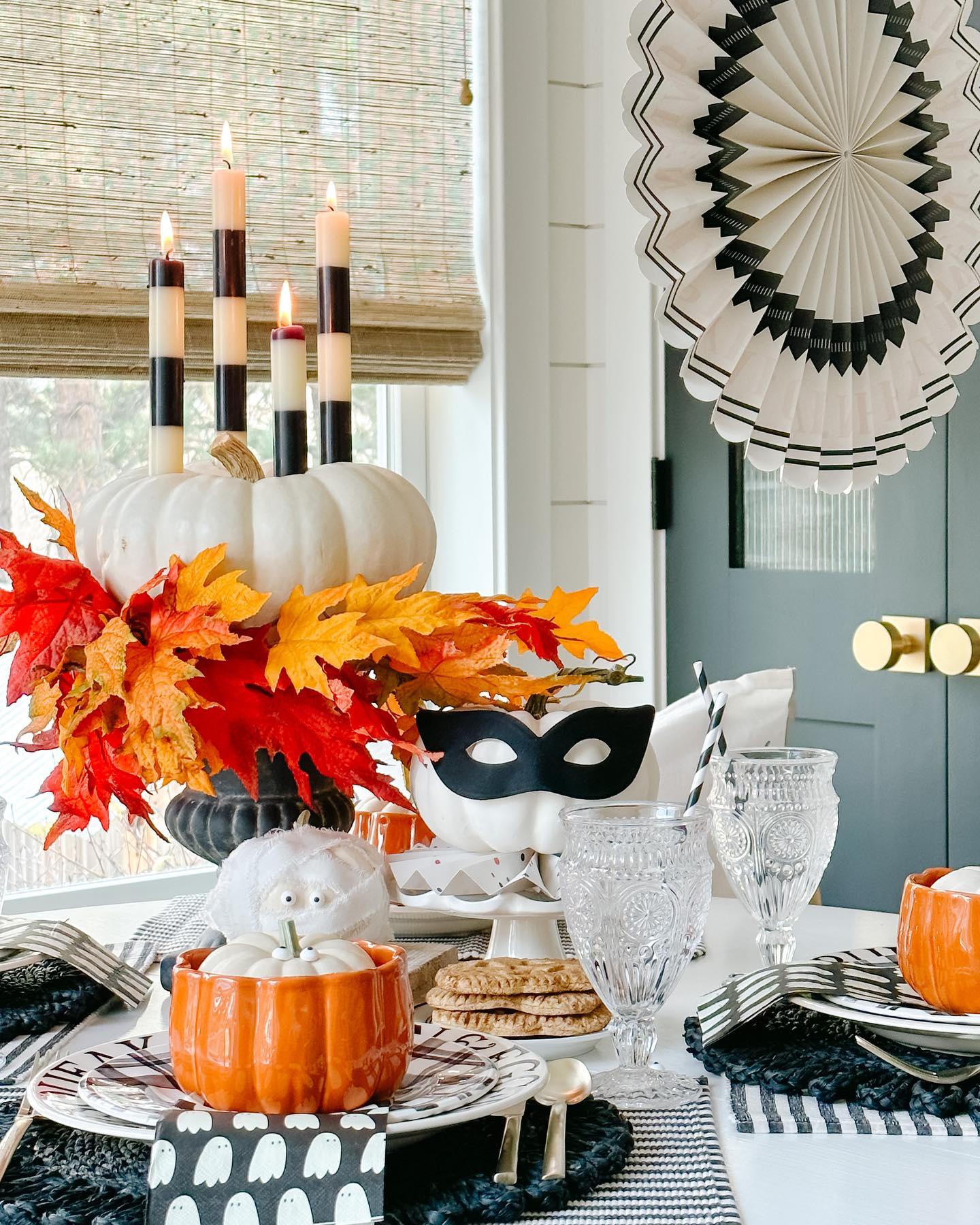 40 Halloween Table Decorations to Elevate Your Spooky Party with Classy ...