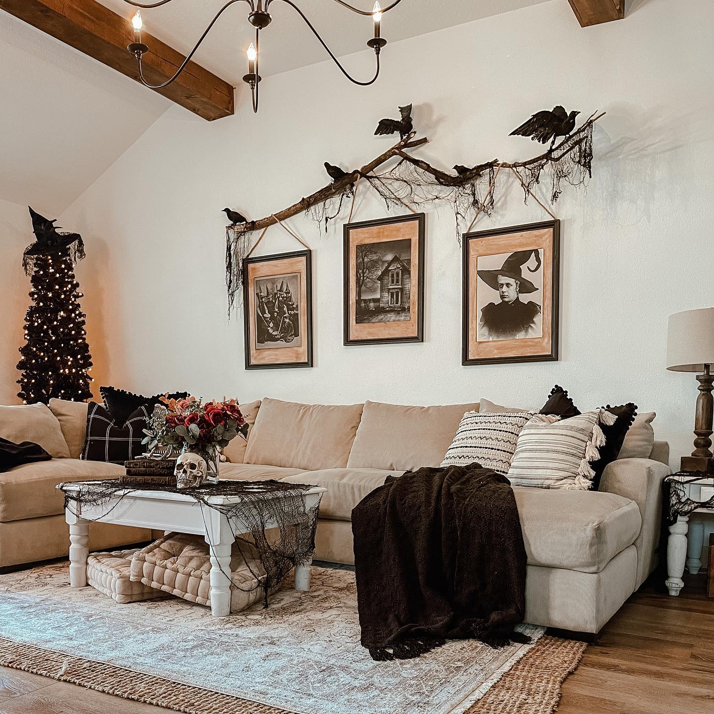 32 Halloween Living Room Decor Ideas for a Spooky and Cozy Home ...