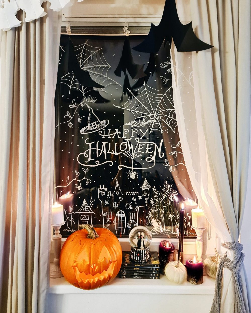 31 Halloween Window Decorations: Easy and Impactful Ideas for ...