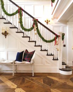 25 Christmas Staircase Decor Ideas That Will Transform Your Home Into a