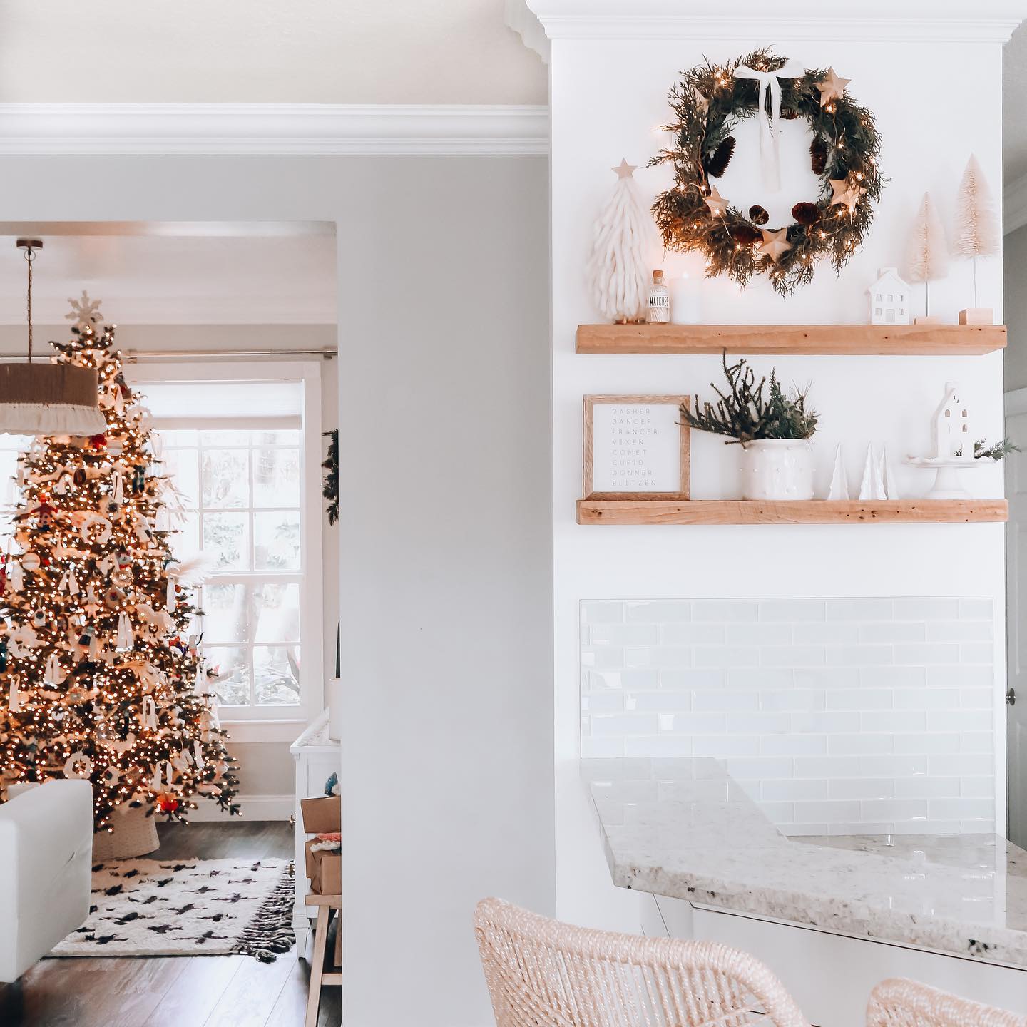 25 Christmas Shelf Decor Ideas to Transform Your Home into a Festive ...