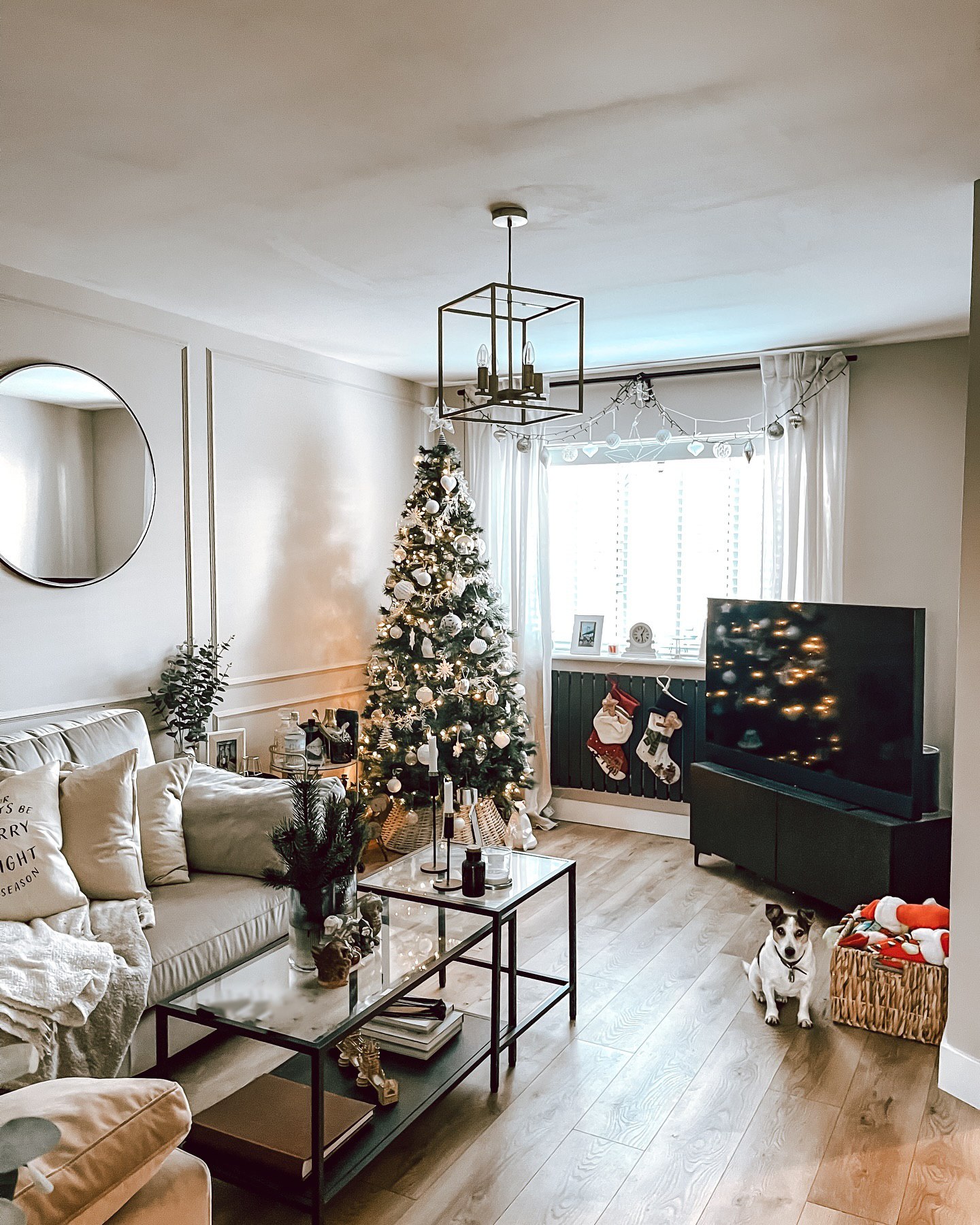 30 Stunning Living Room Christmas Decor Ideas to Make Your Home Festive ...