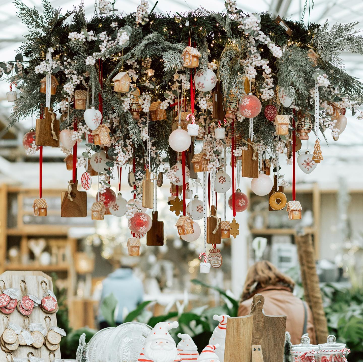 26 Christmas Chandelier Decor Ideas: Transform Your Home with Festive ...