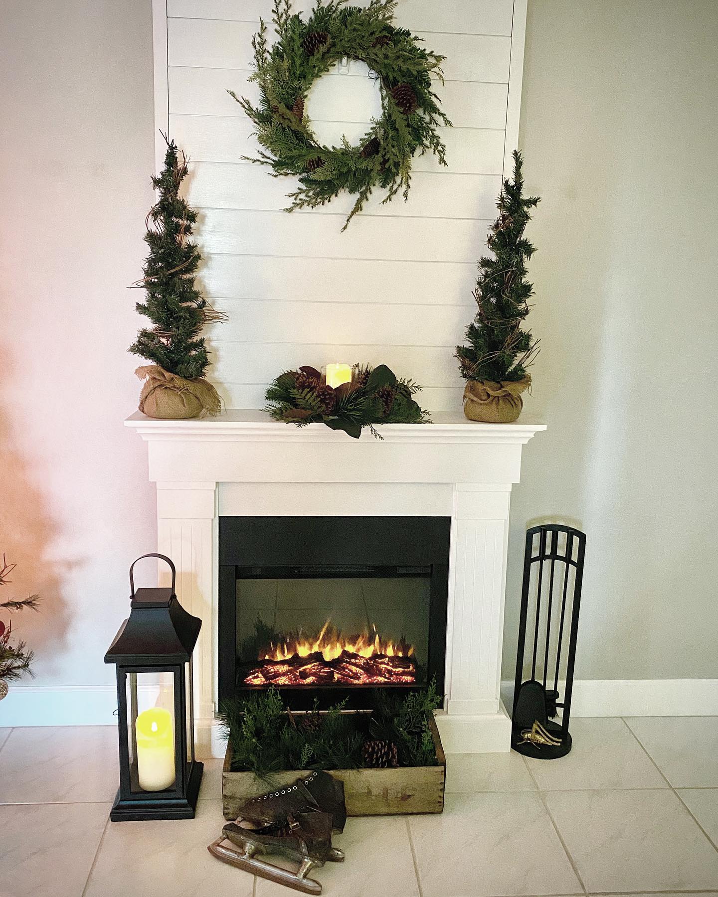 28 Winter Fireplace Decor Ideas to Create a Cozy, Festive, and Inviting ...