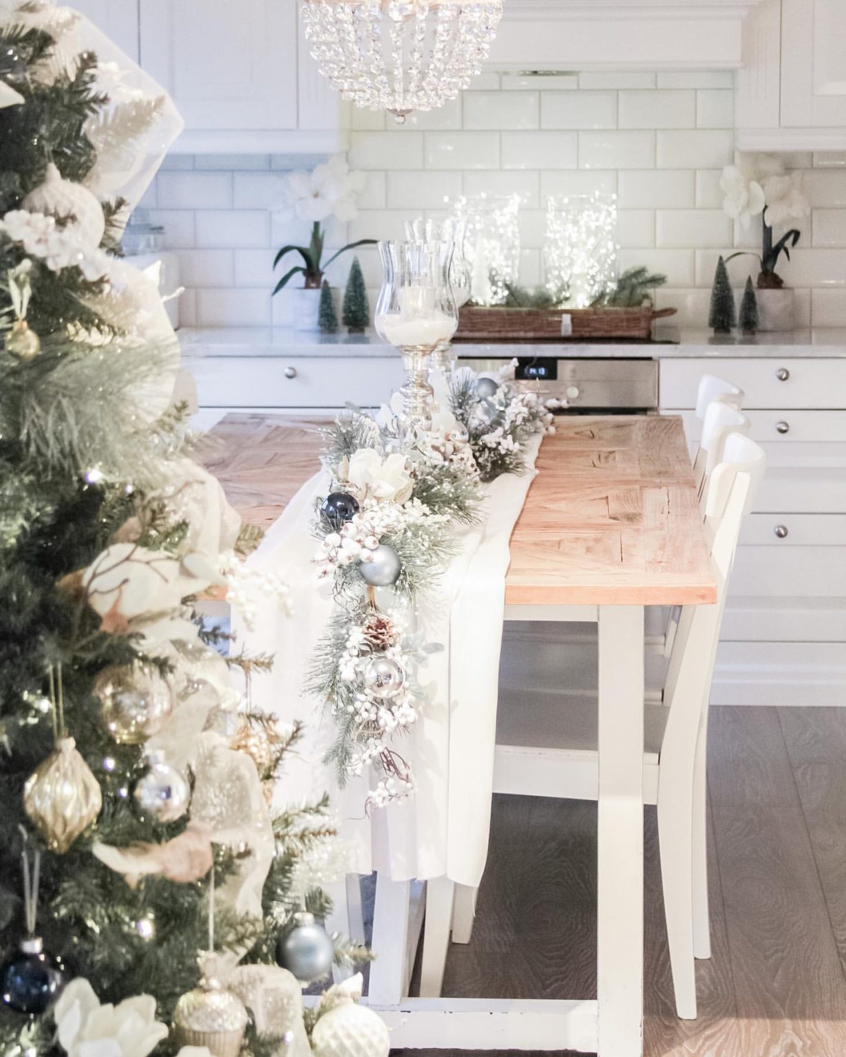 26 Christmas Table Runner Ideas to Transform Your Holiday Table into a(00)