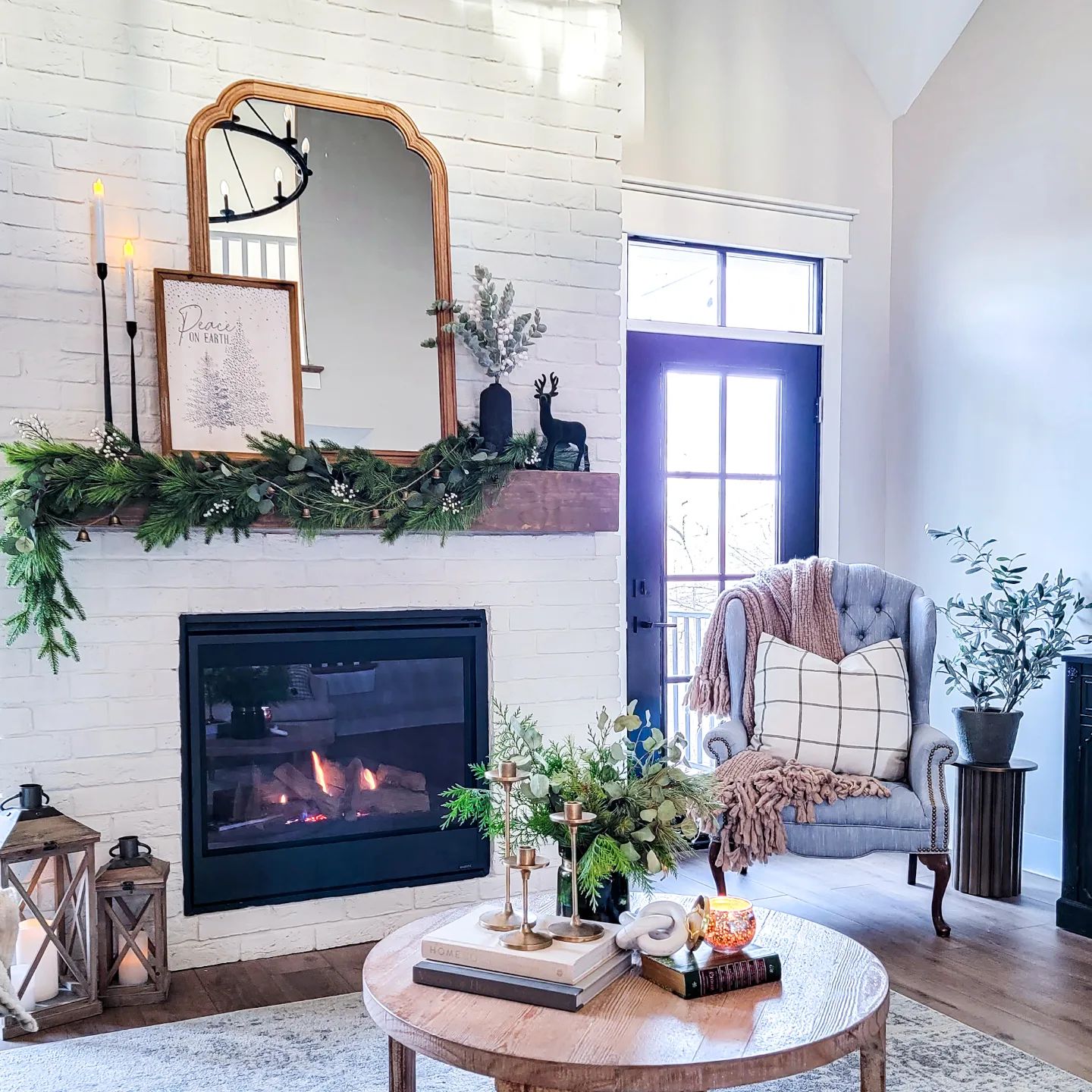 28 Winter Fireplace Decor Ideas to Create a Cozy, Festive, and Inviting ...