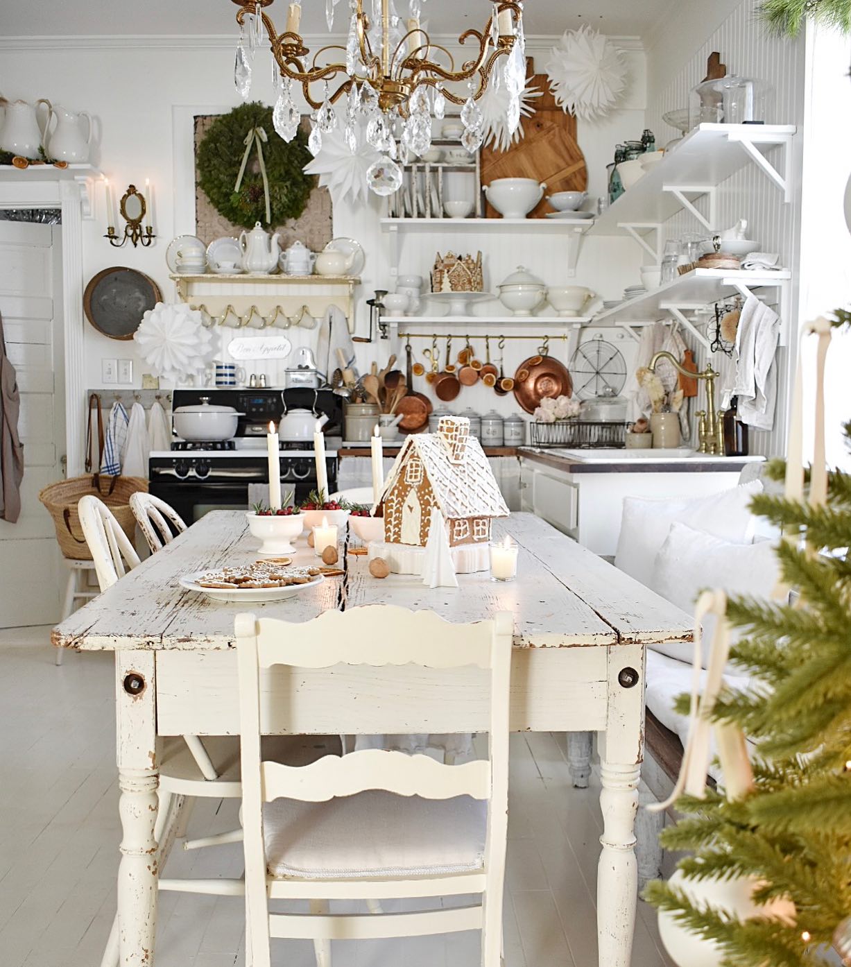 34 Christmas Kitchen Decor Ideas to Transform Your Space into a Festive ... - Festive Brick Initialized Long Used Off Grid Kitchen Gagne