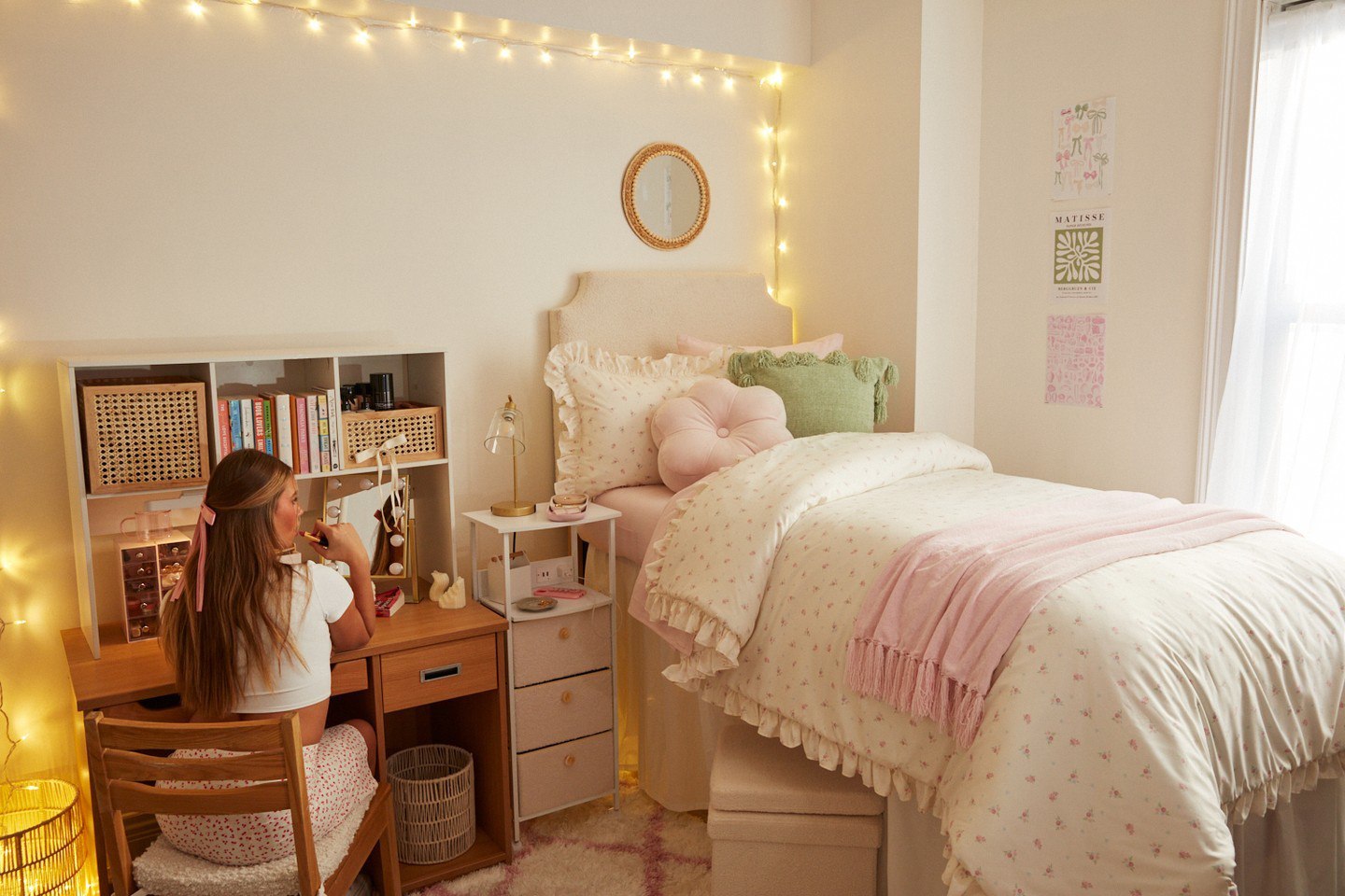 26 Christmas Dorm Decorations That Will Transform Your Space Into a ...