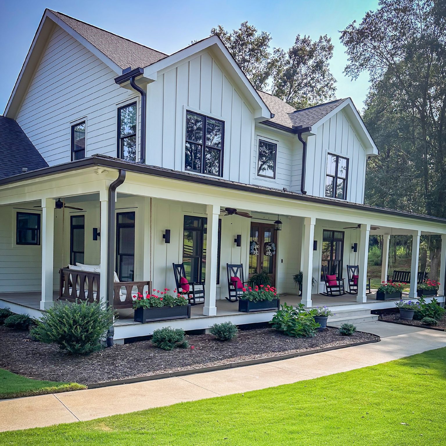 29 Modern Farmhouse Exterior Ideas: How to Elevate Your Home with ...