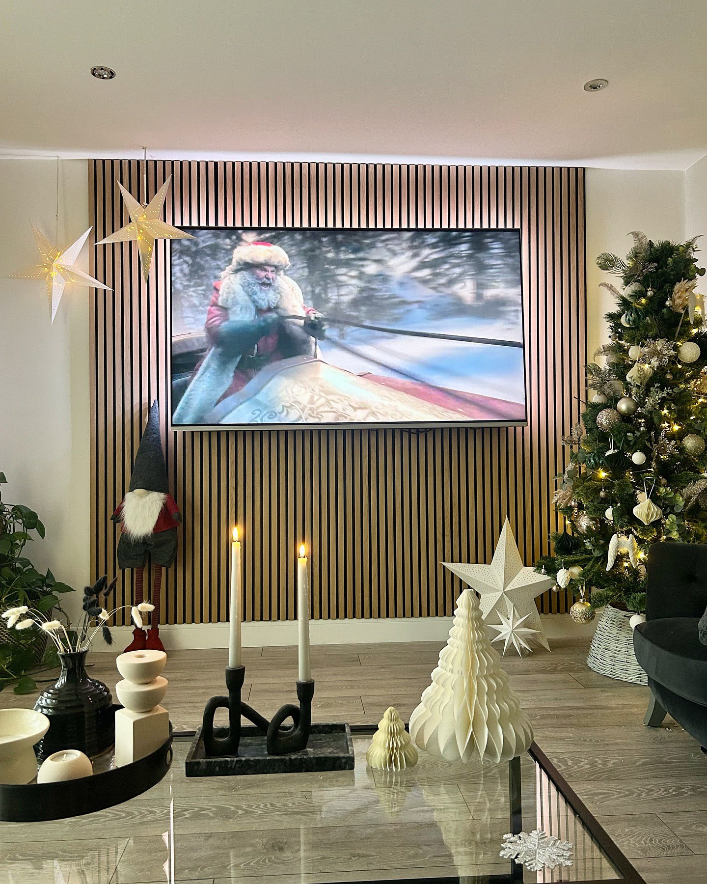 25 Christmas Office Decorations to Transform Your Workspace into a ...