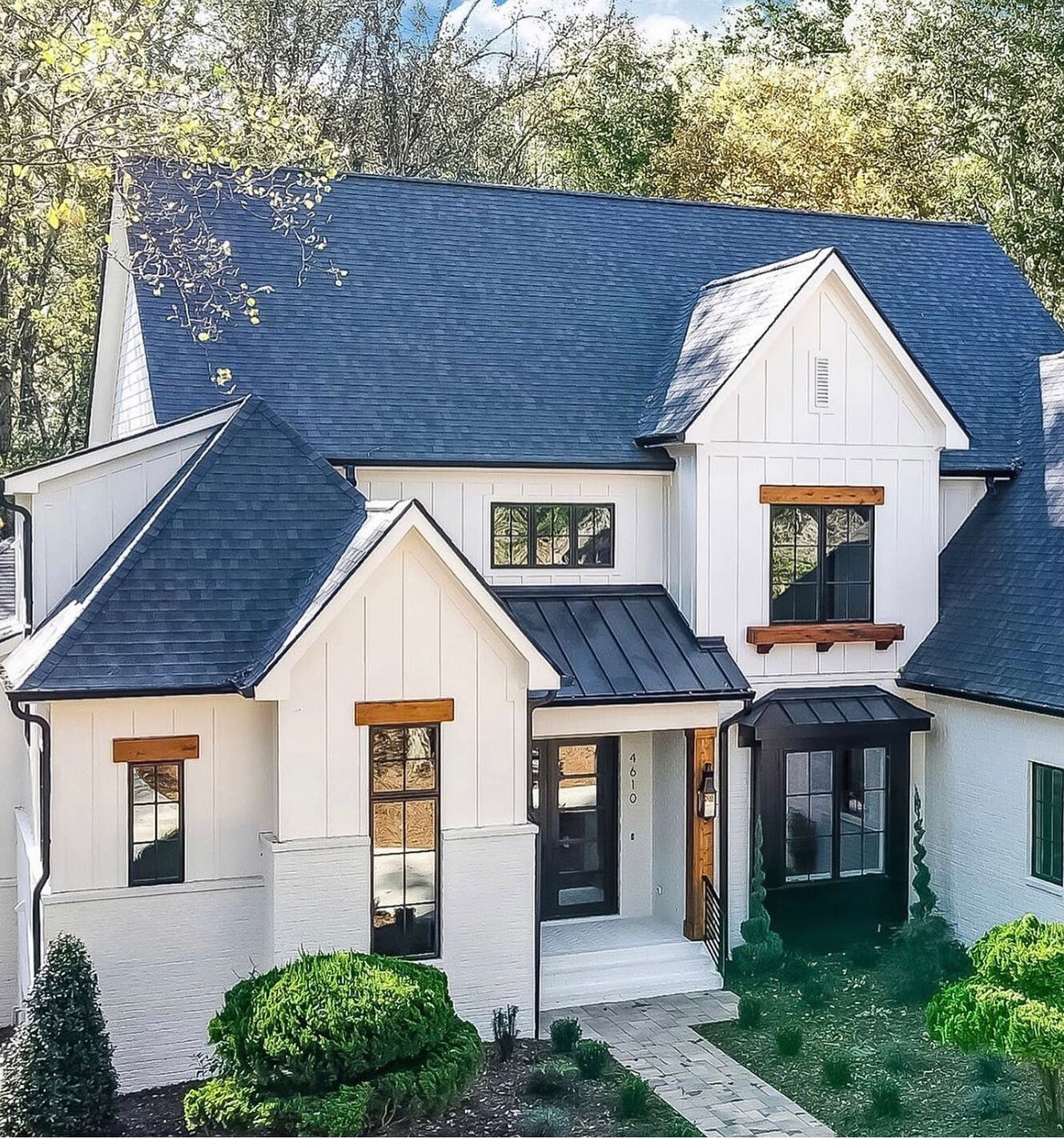 29 Modern Farmhouse Exterior Ideas: How to Elevate Your Home with ...