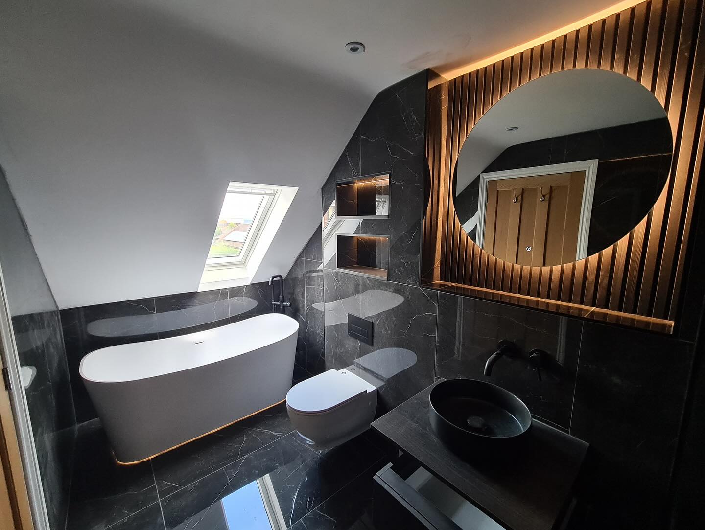 25 Dark Bathroom Ideas: Inspiration for Modern Bathroom Design in Dark ...