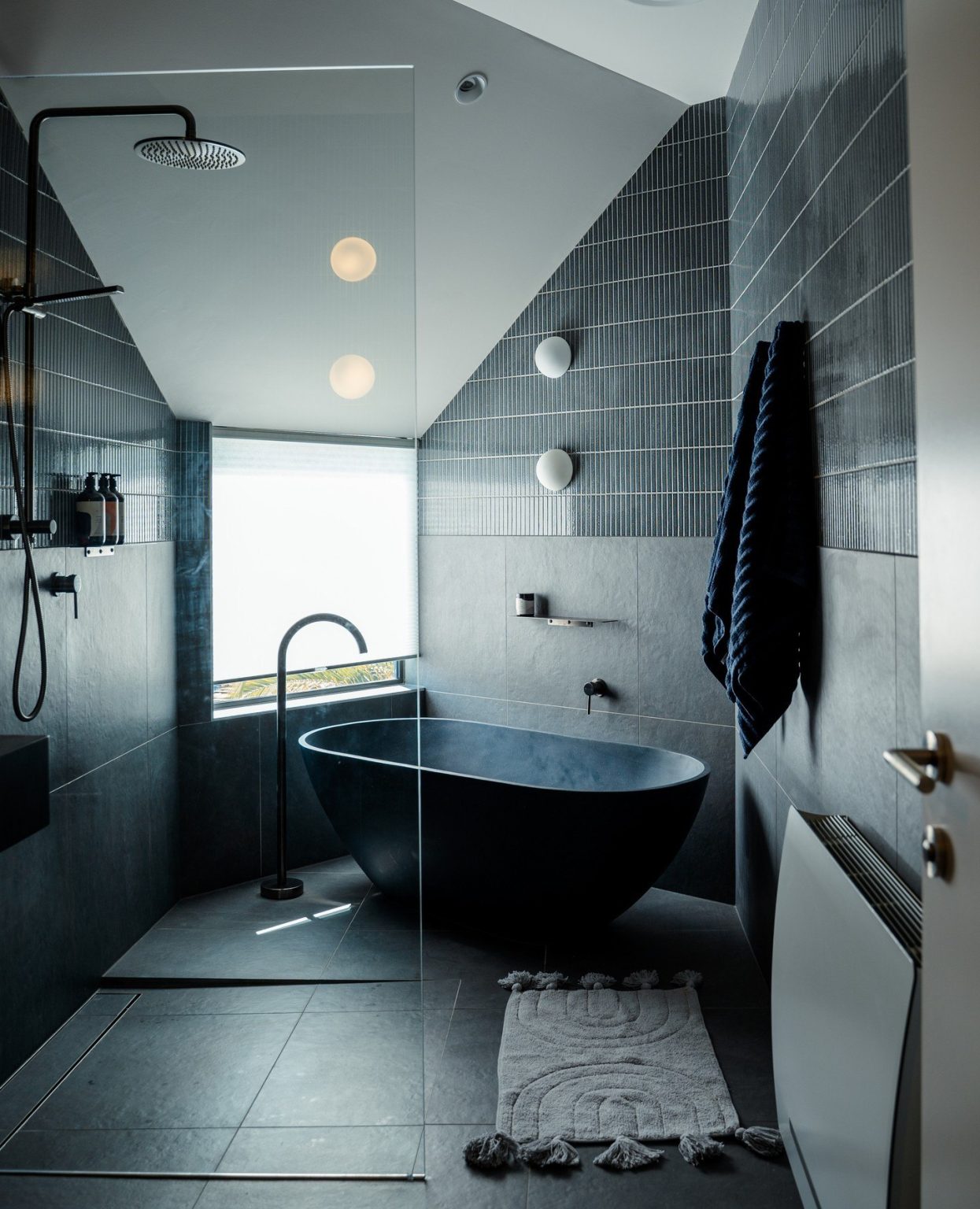 25 Dark Bathroom Ideas: Inspiration for Modern Bathroom Design in Dark ...
