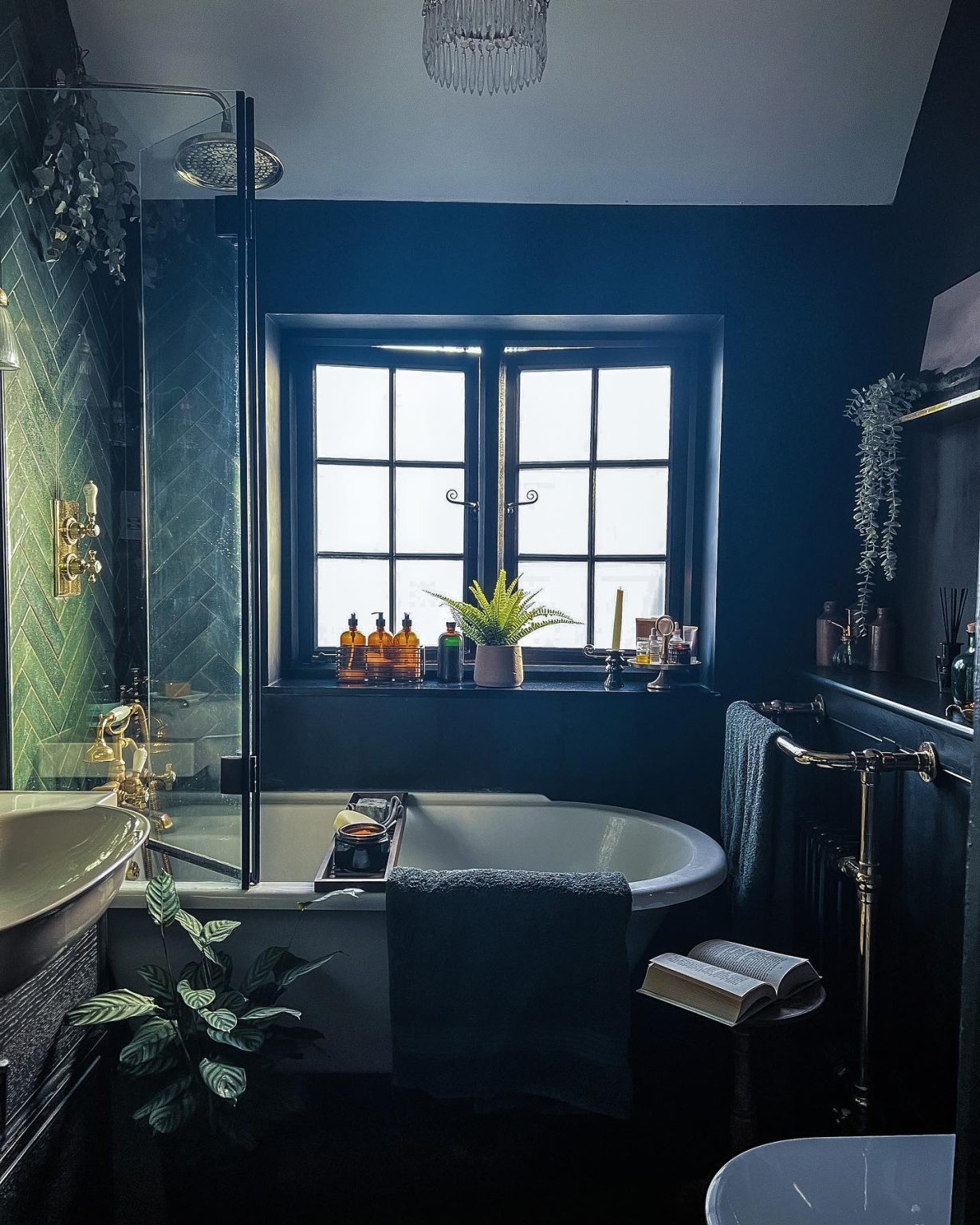 25 Dark Bathroom Ideas: Inspiration for Modern Bathroom Design in Dark ...