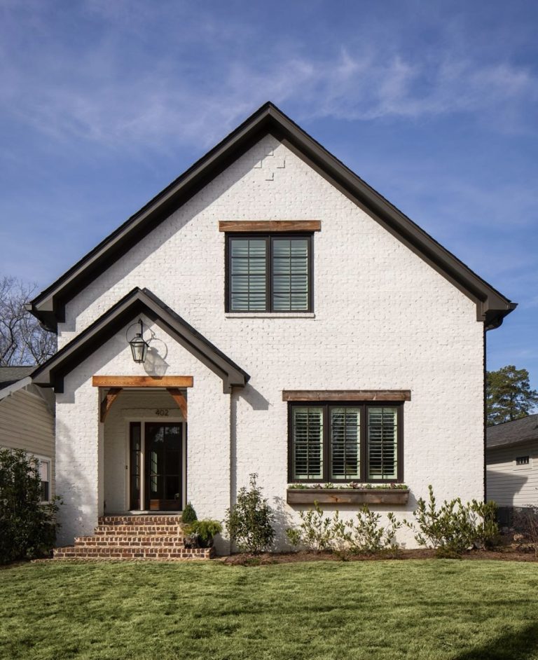 35 White House Exterior Ideas: Stunning Designs with Wood Accents ...