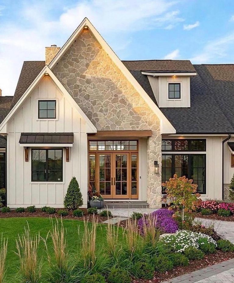 35 White House Exterior Ideas: Stunning Designs with Wood Accents ...