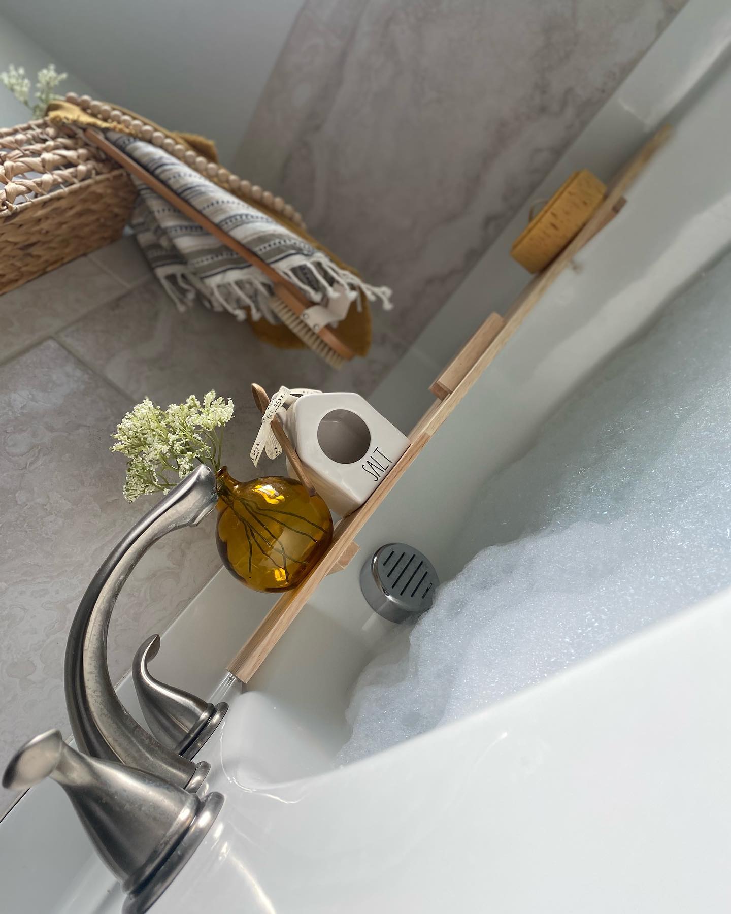 30 Bathtub Decor Ideas to Transform Your Bathroom into a Luxurious