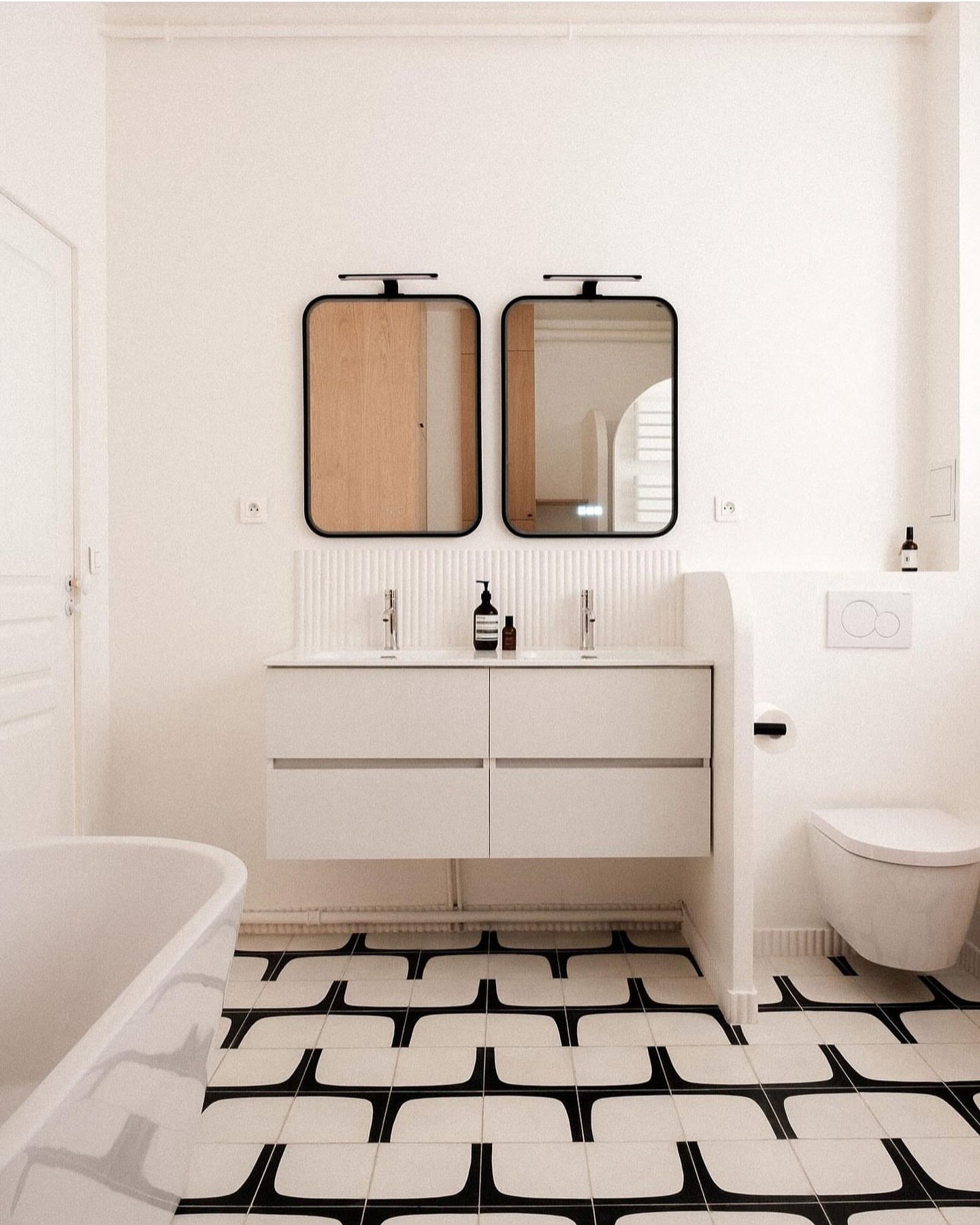 30 Bathroom Floor Tile Ideas: From Modern Elegance to Timeless Patterns ...