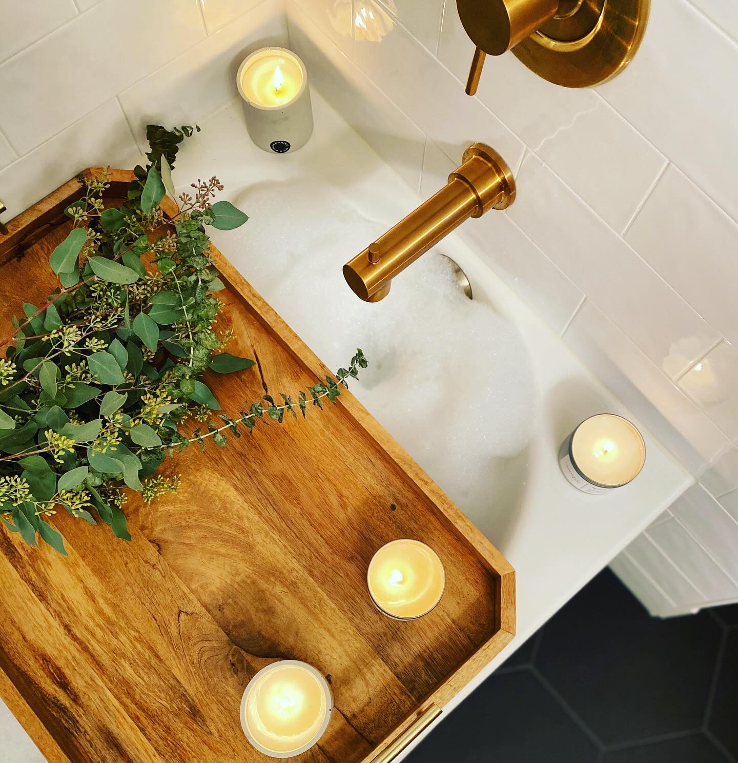 30 Bathtub Decor Ideas to Transform Your Bathroom into a Luxurious