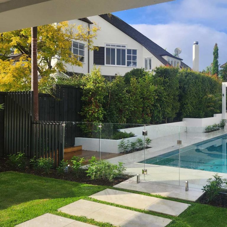 25 Garden Fence Ideas That Transform Your Outdoor Space with Style and ...