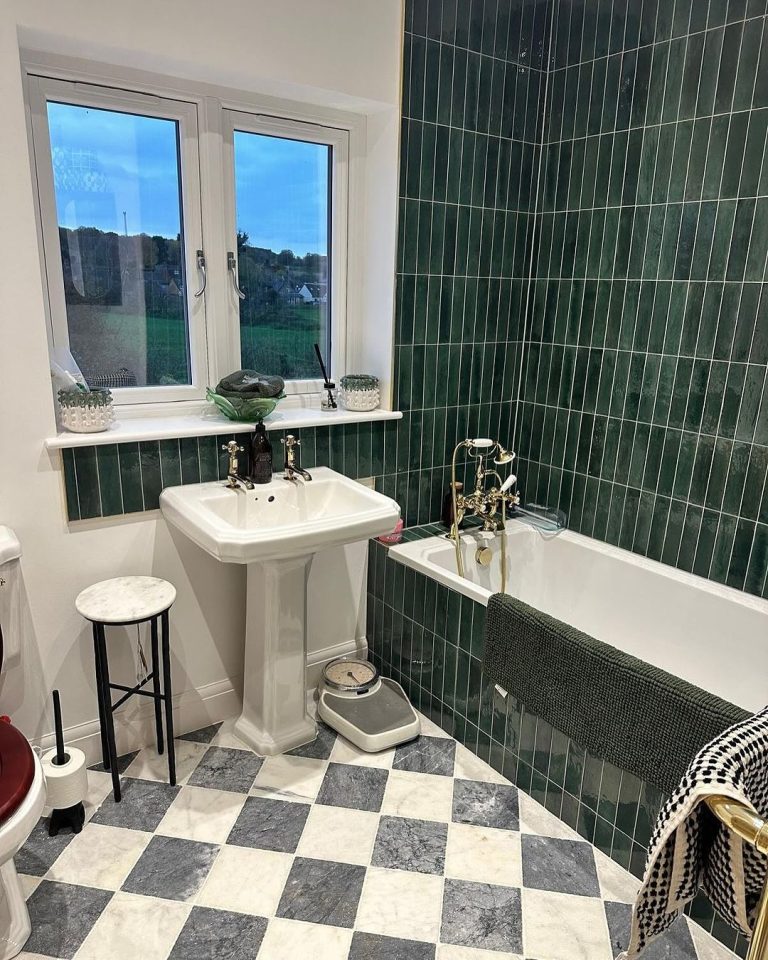 25 Green Tile Bathroom Ideas for a Stylish and Functional Space ...
