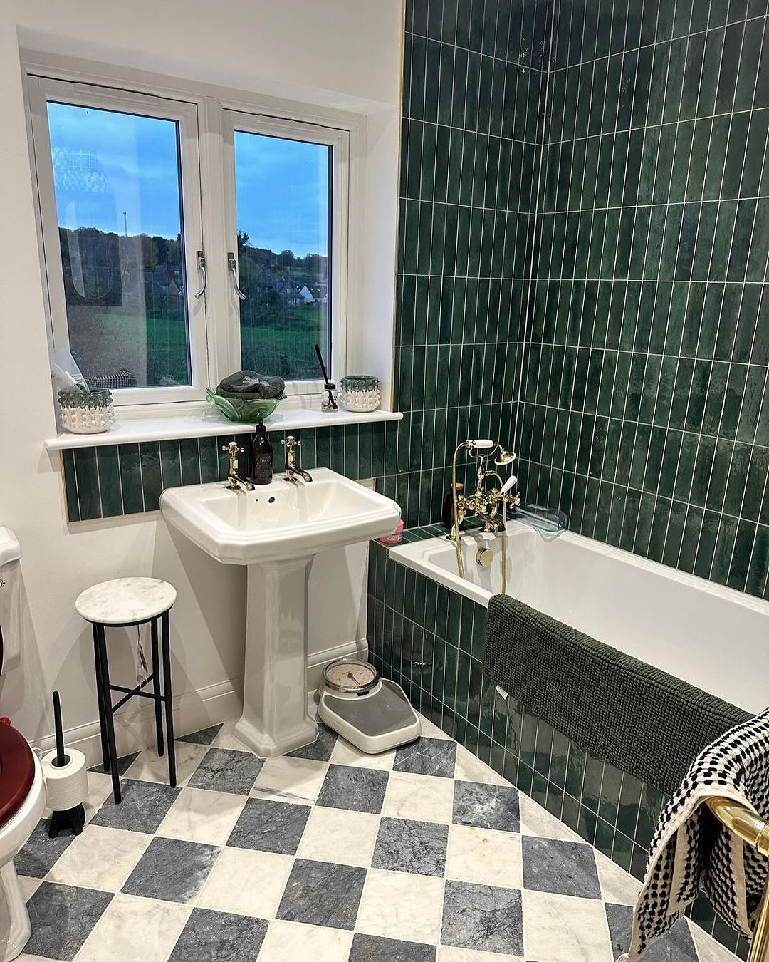 25 Green Tile Bathroom Ideas for a Stylish and Functional Space ...