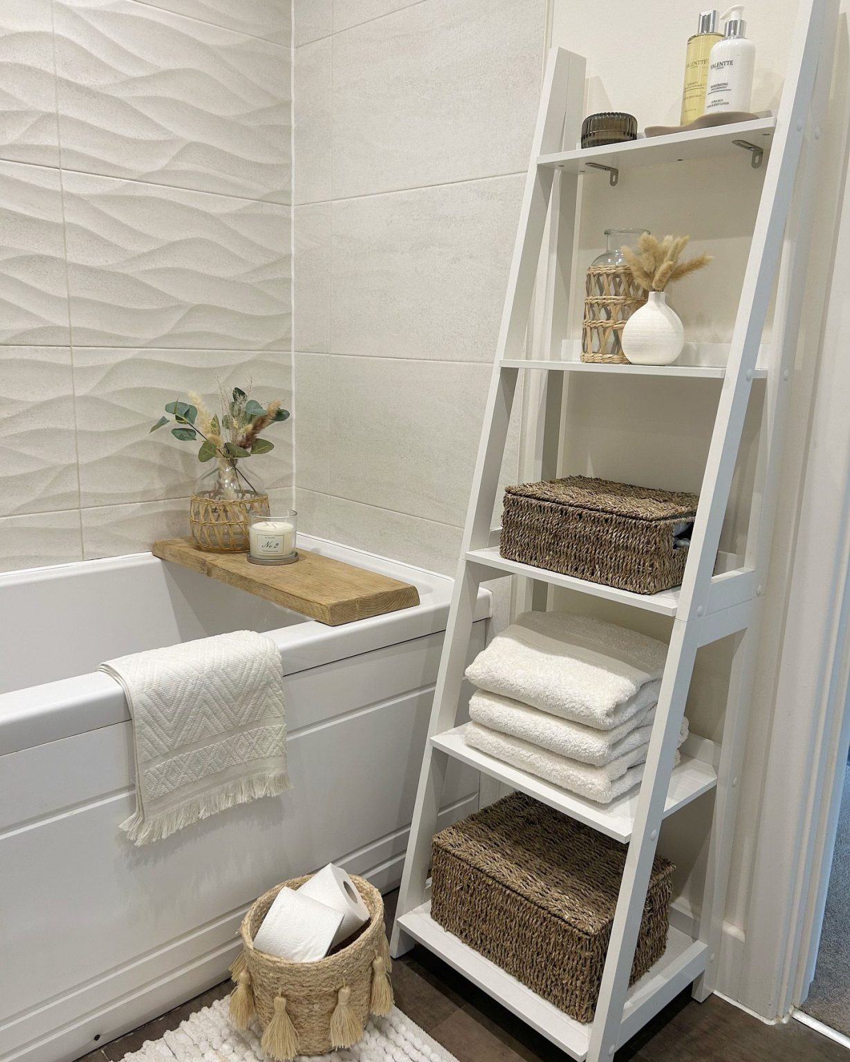 Stunning Textured Small Apartment Bathroom Accessories image