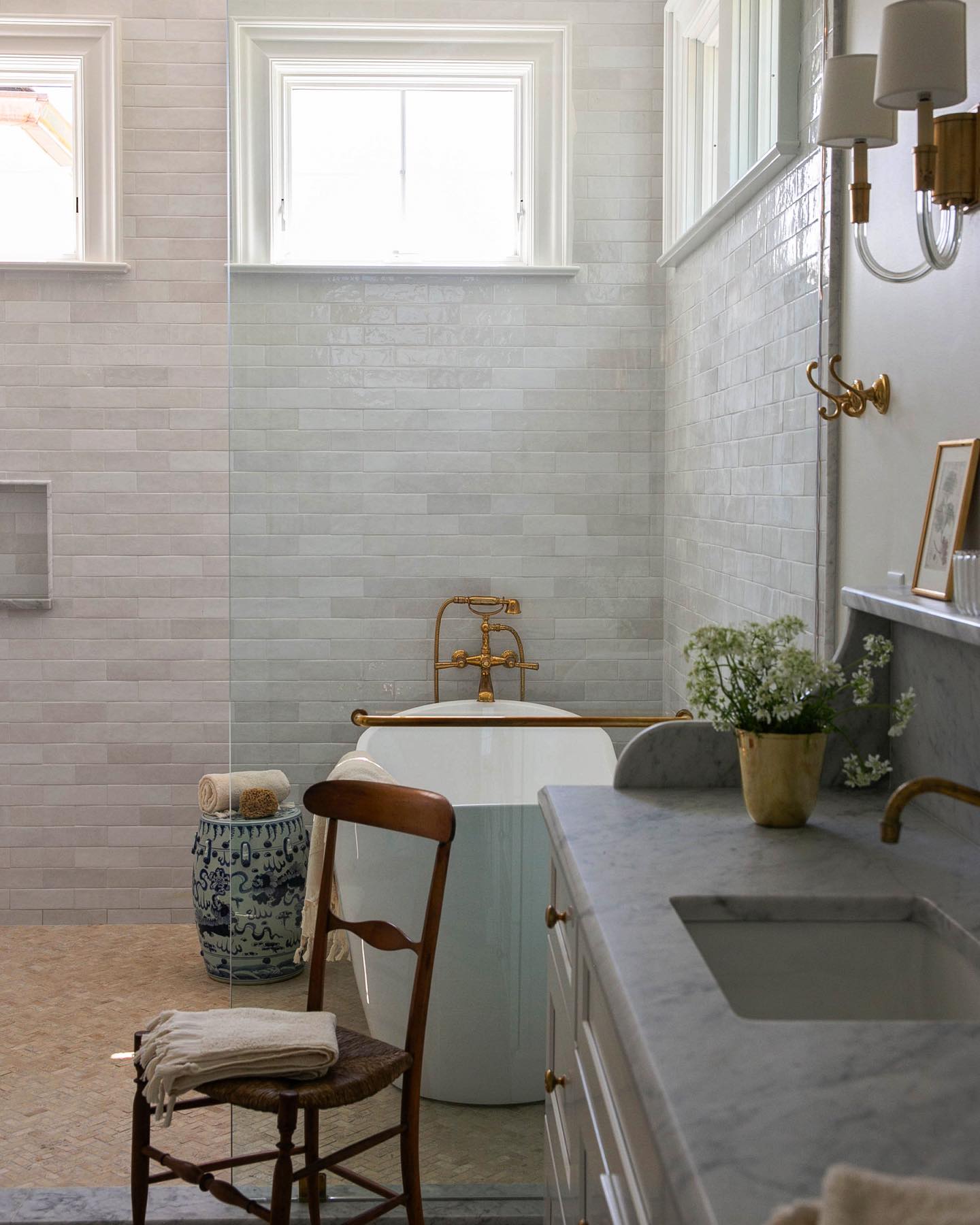 25 Small Full Bathroom Ideas: Stylish Designs to Transform Tiny Spaces ...