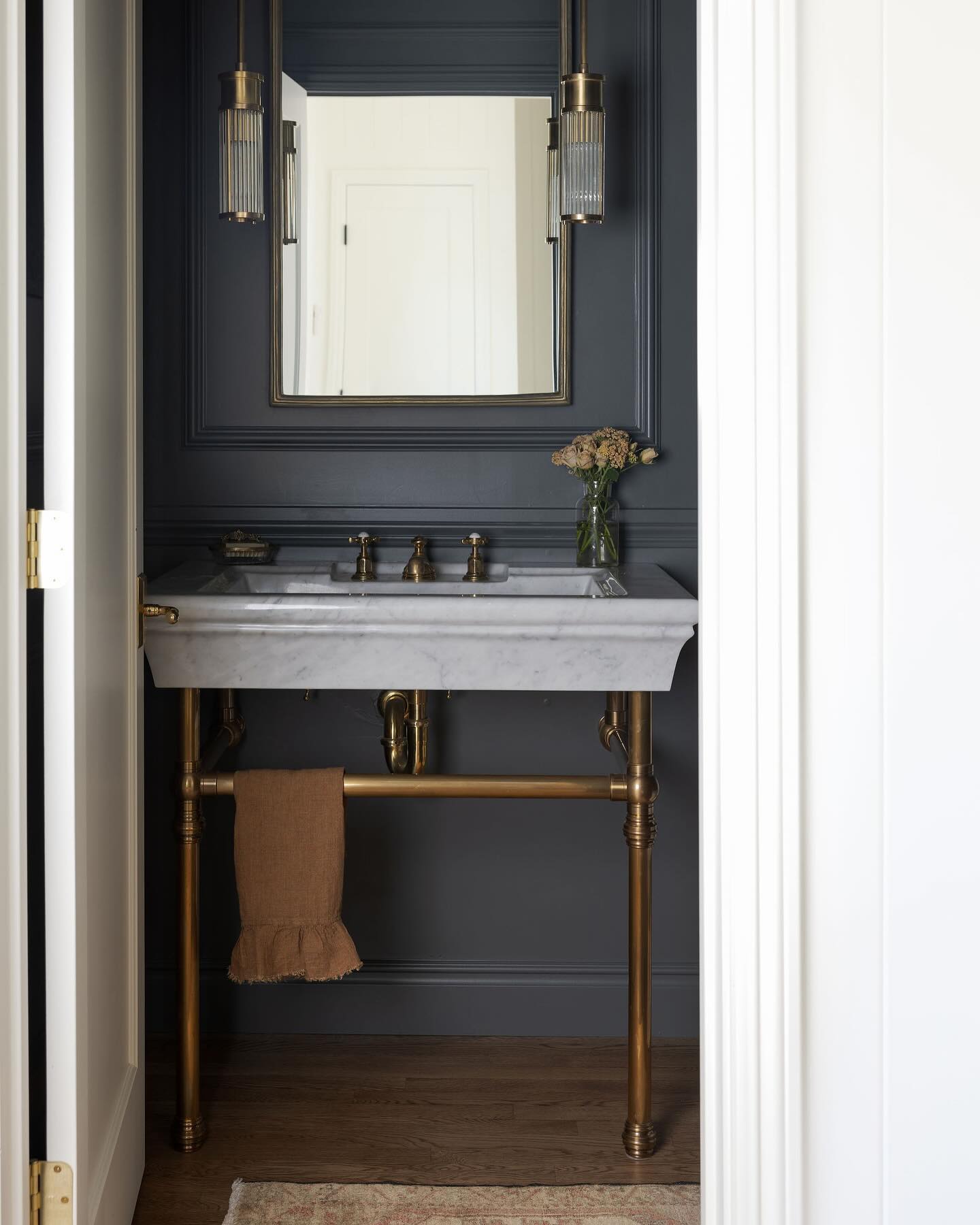 30 Powder Bathroom Ideas That Blend Luxe, Modern, and Classic Styles ...