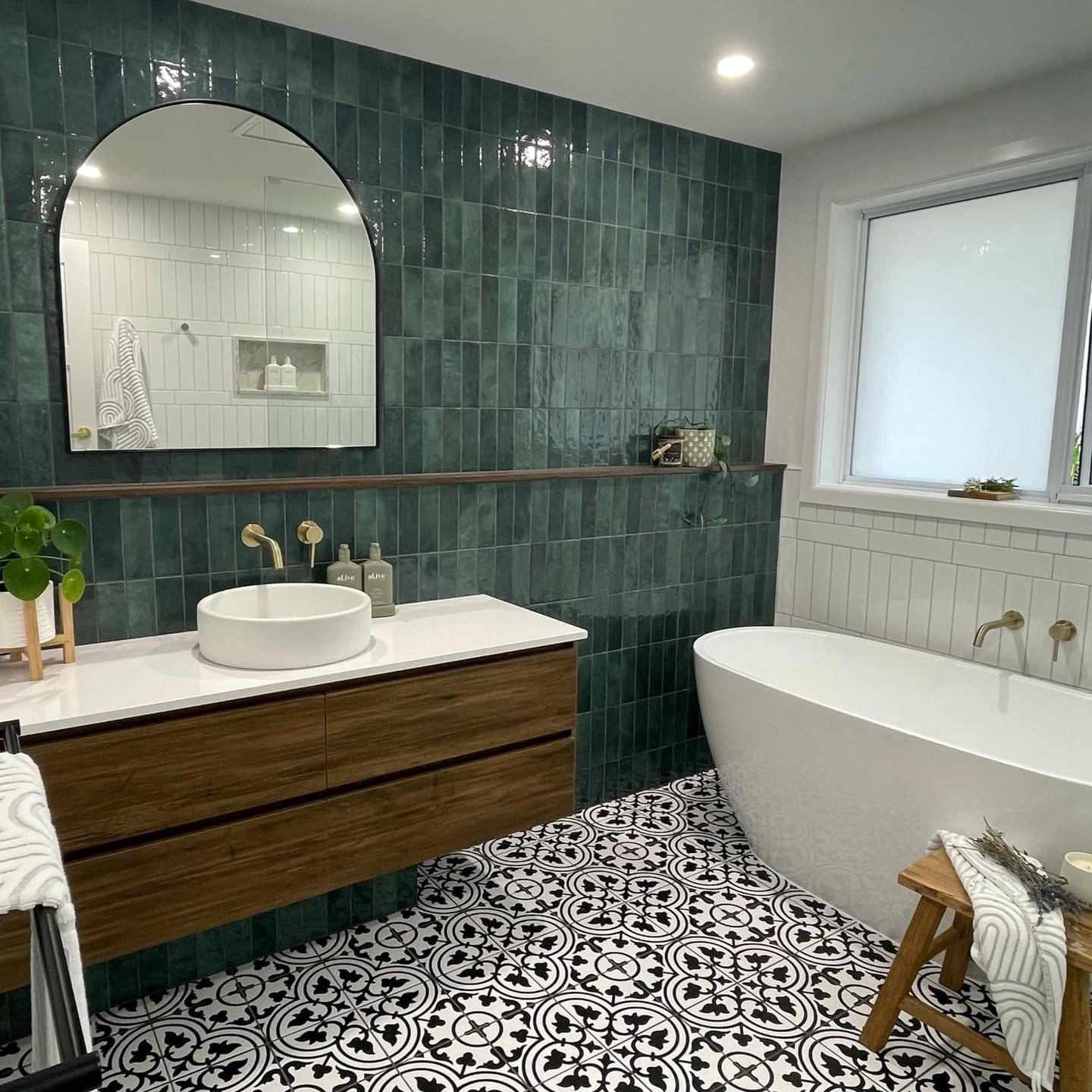 25 Dark Green Bathroom Ideas: Elegant Designs for a Stylish Remodel ...