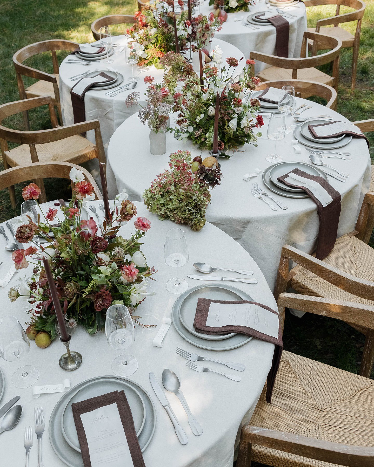 5 Very Simple Wedding Table Decor Ideas That Are Effortlessly Elegant