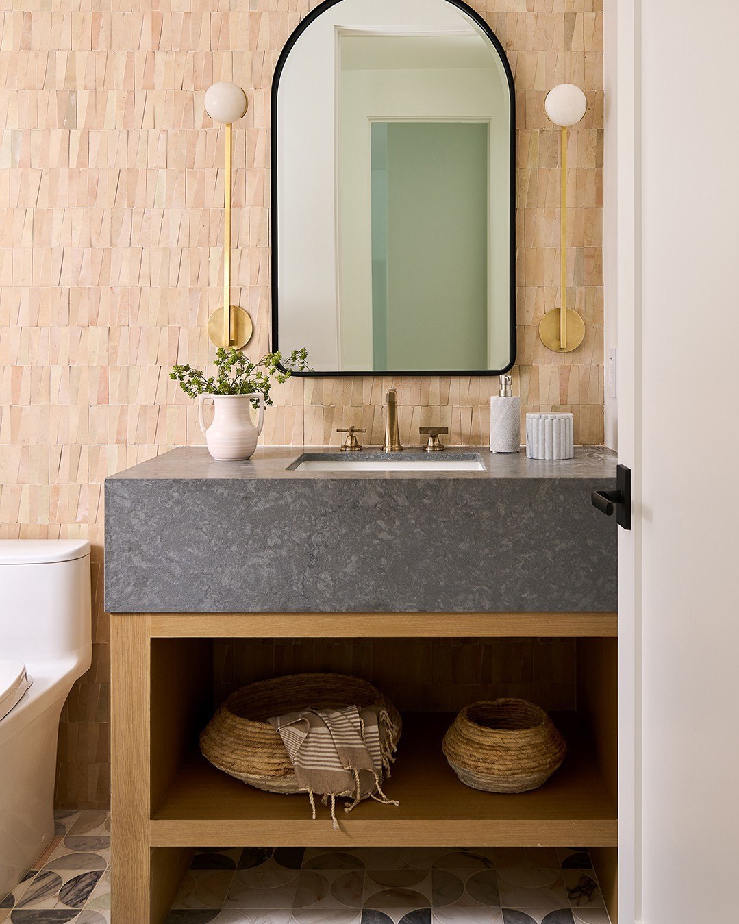 30 Powder Bathroom Ideas That Blend Luxe, Modern, and Classic Styles ...