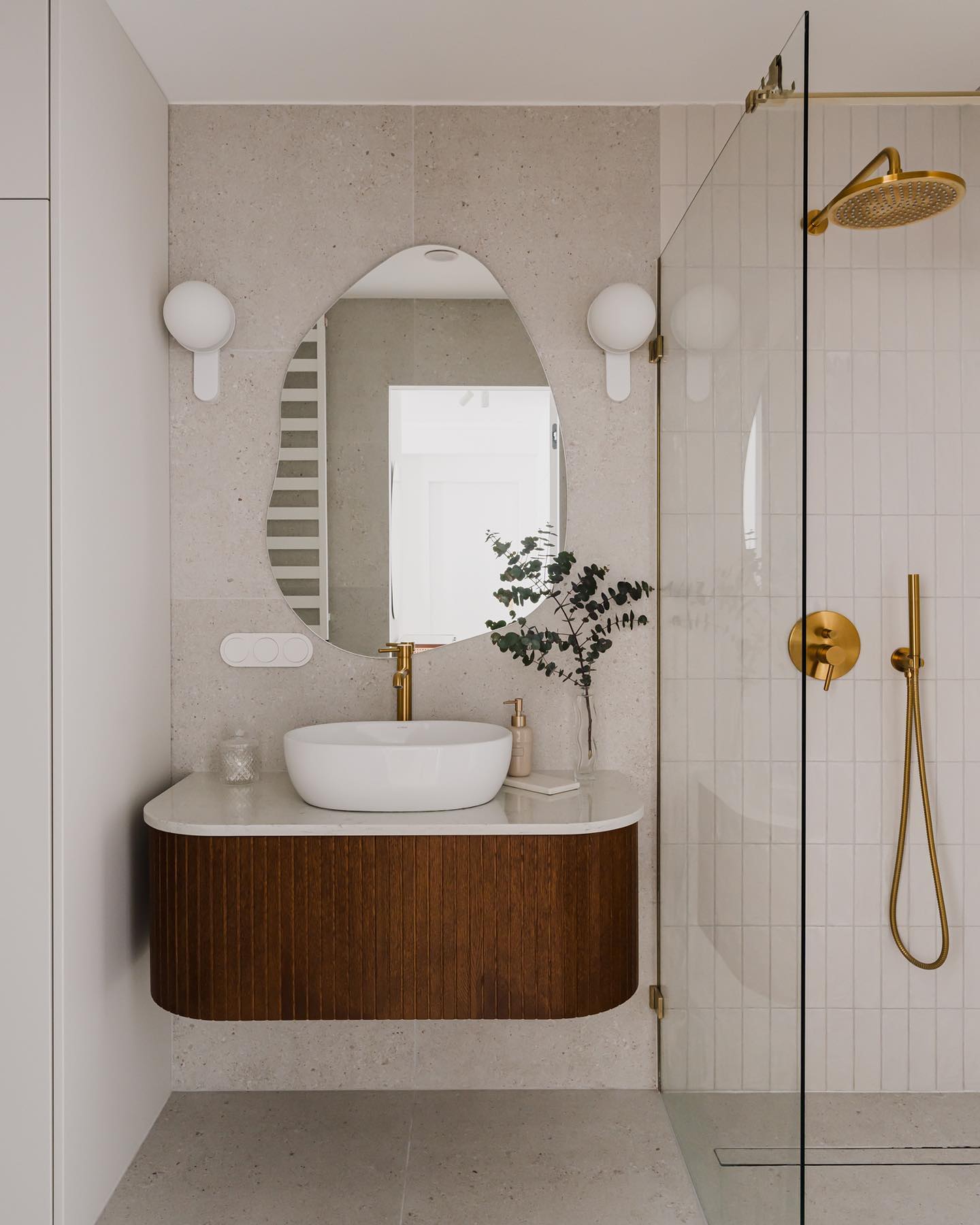 25 Japandi Bathroom Ideas: Inspiration for Minimalist, Wabi Sabi, and ...